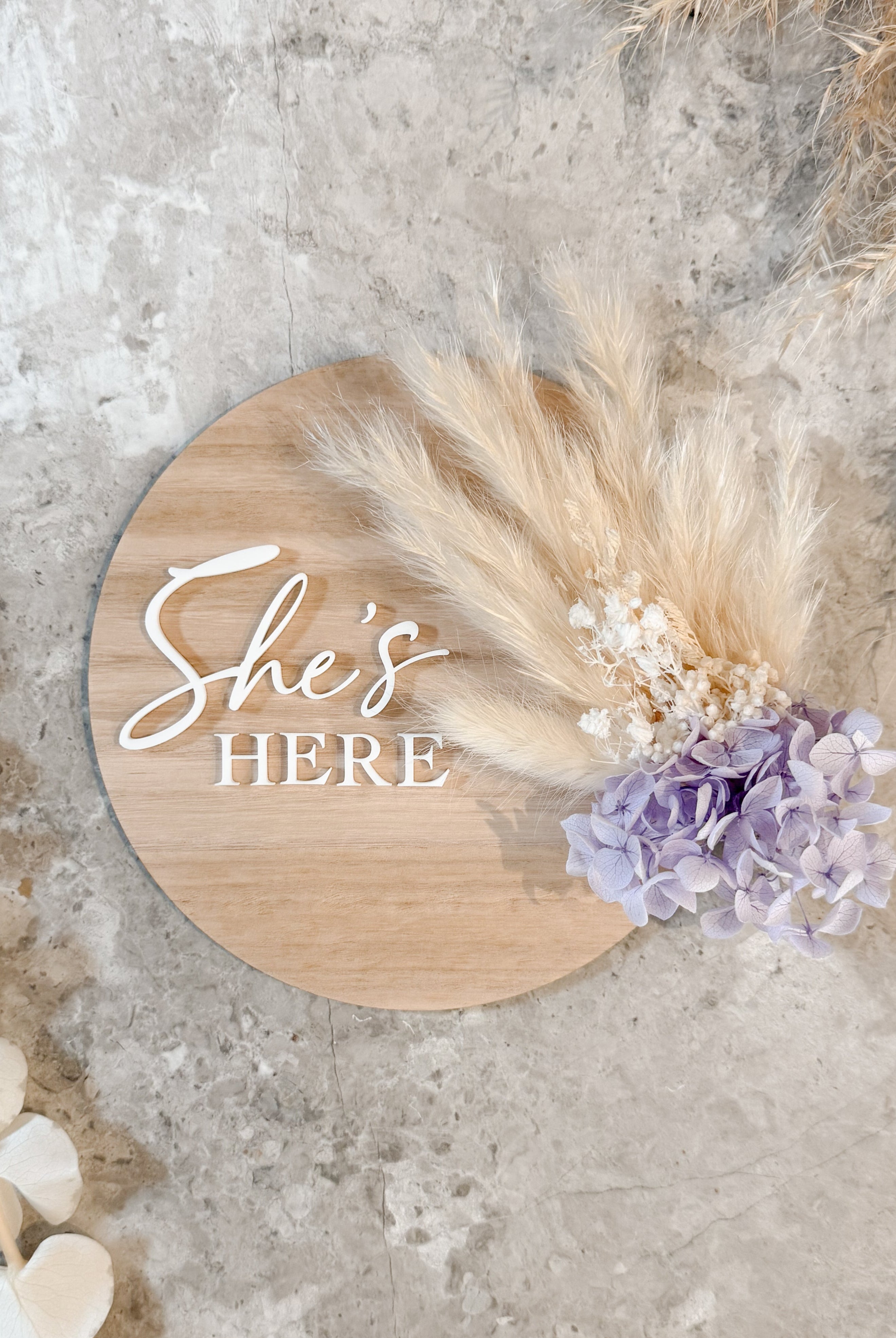 Dried floral wooden plaque with acrylic and/or laser engraved text or name, either arch or round shape, with dried preserved flowers tied to the plaque. Perfect for baby birth announcements or personalised gifts or keepsakes.