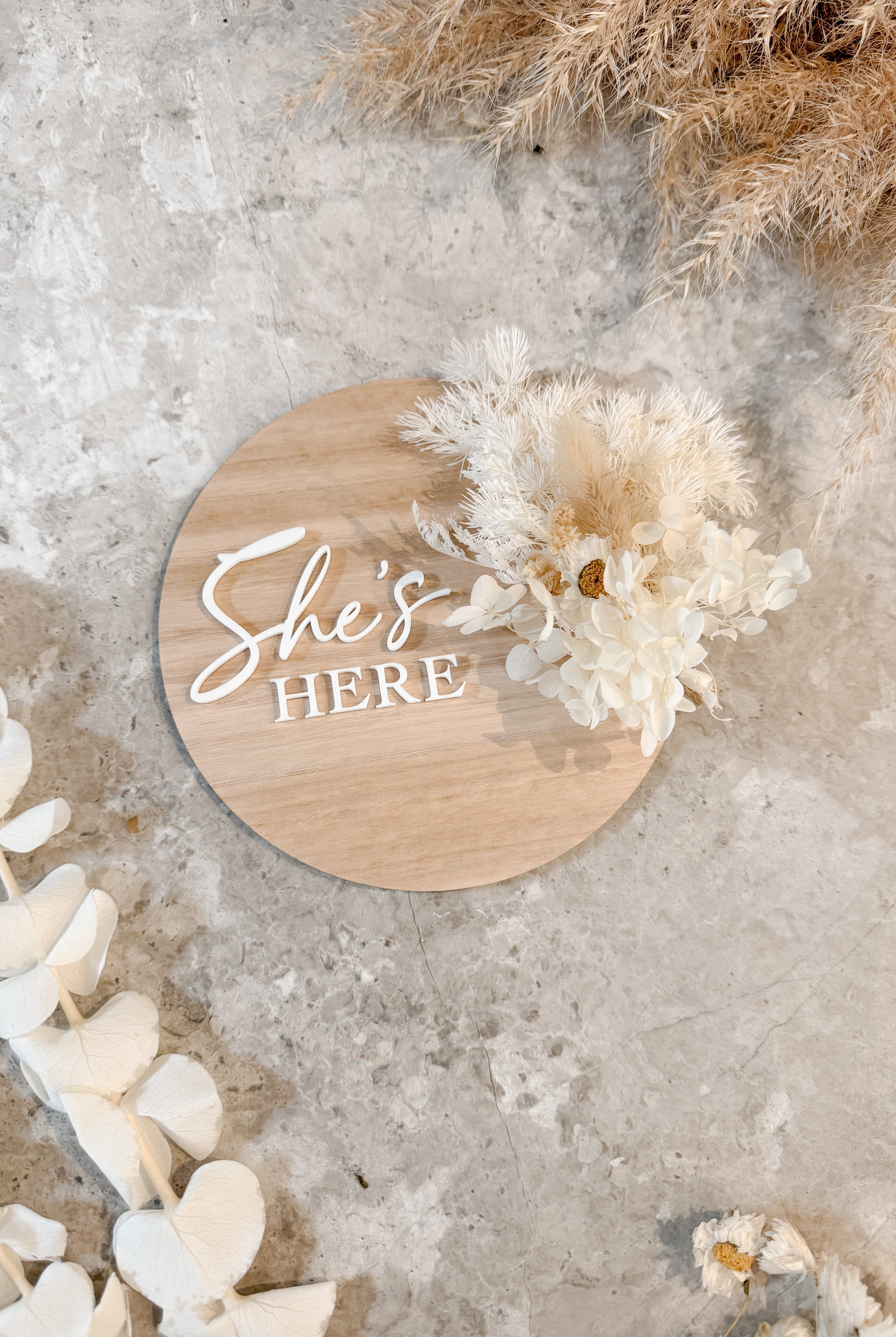 Dried floral wooden plaque with acrylic and/or laser engraved text or name, either arch or round shape, with dried preserved flowers tied to the plaque. Perfect for baby birth announcements or personalised gifts or keepsakes.