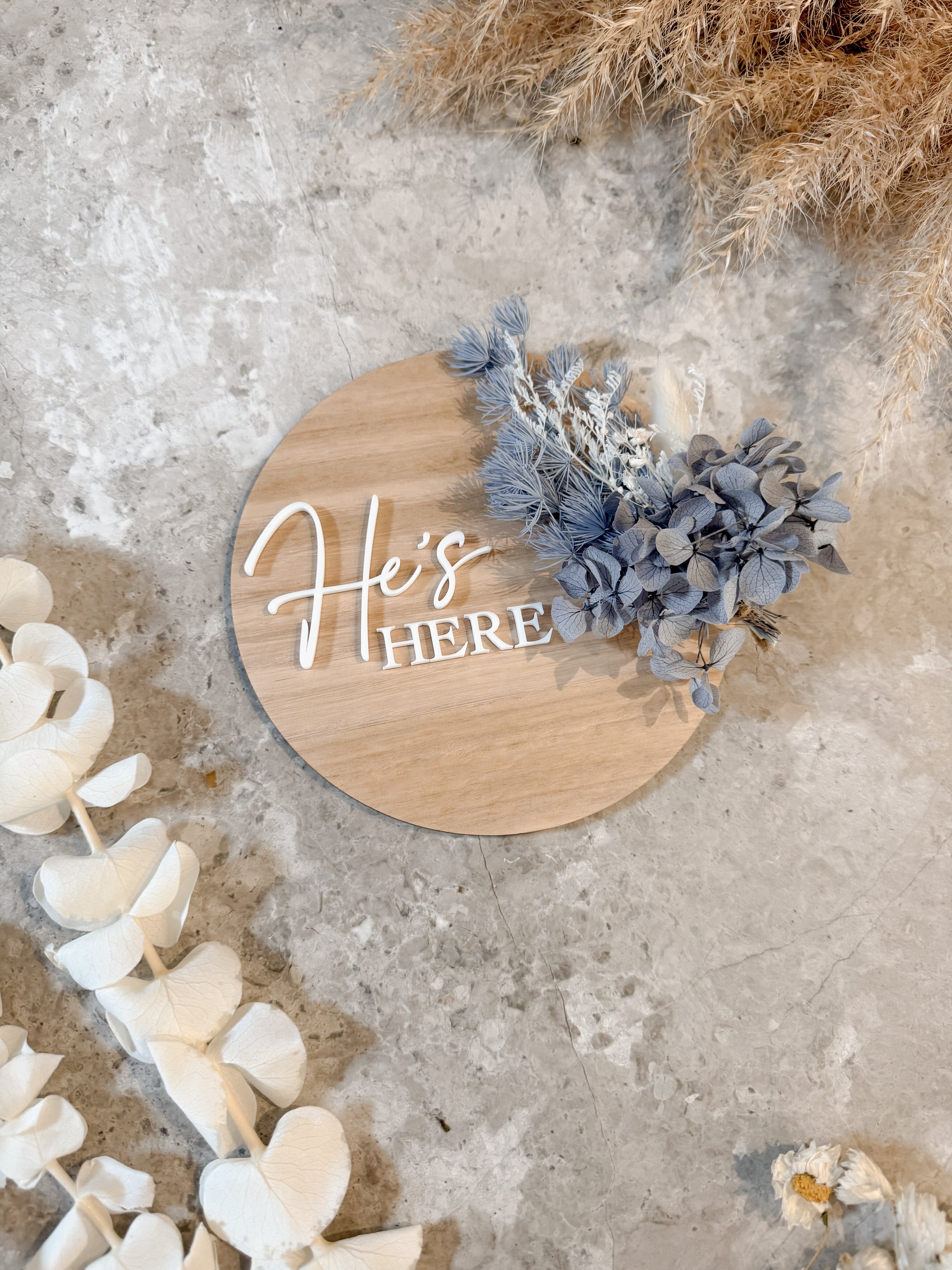 Dried floral wooden plaque with acrylic and/or laser engraved text or name, either arch or round shape, with dried preserved flowers tied to the plaque. Perfect for baby birth announcements or personalised gifts or keepsakes.