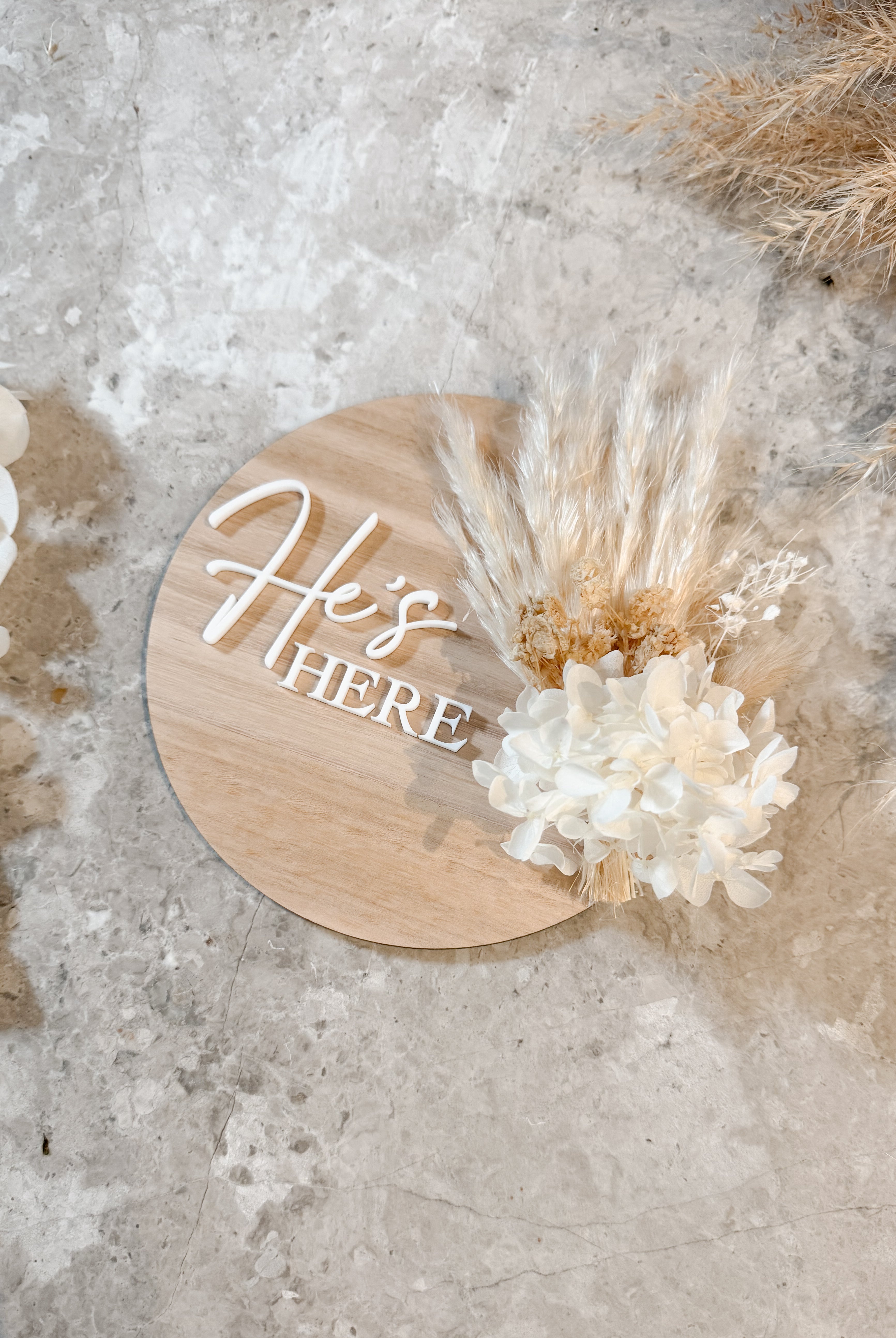 Dried floral wooden plaque with acrylic and/or laser engraved text or name, either arch or round shape, with dried preserved flowers tied to the plaque. Perfect for baby birth announcements or personalised gifts or keepsakes.