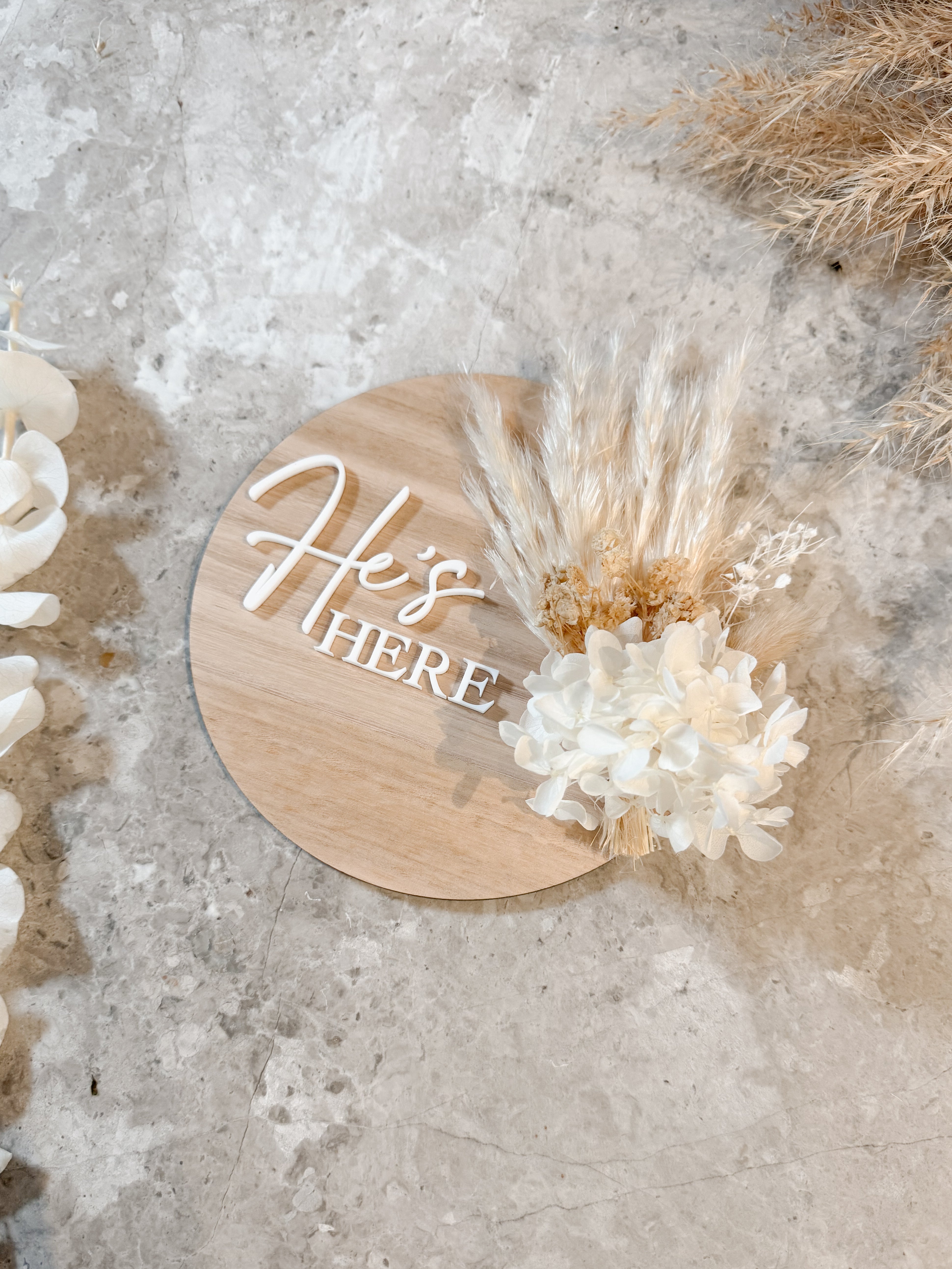 Dried floral wooden plaque with acrylic and/or laser engraved text or name, either arch or round shape, with dried preserved flowers tied to the plaque. Perfect for baby birth announcements or personalised gifts or keepsakes.