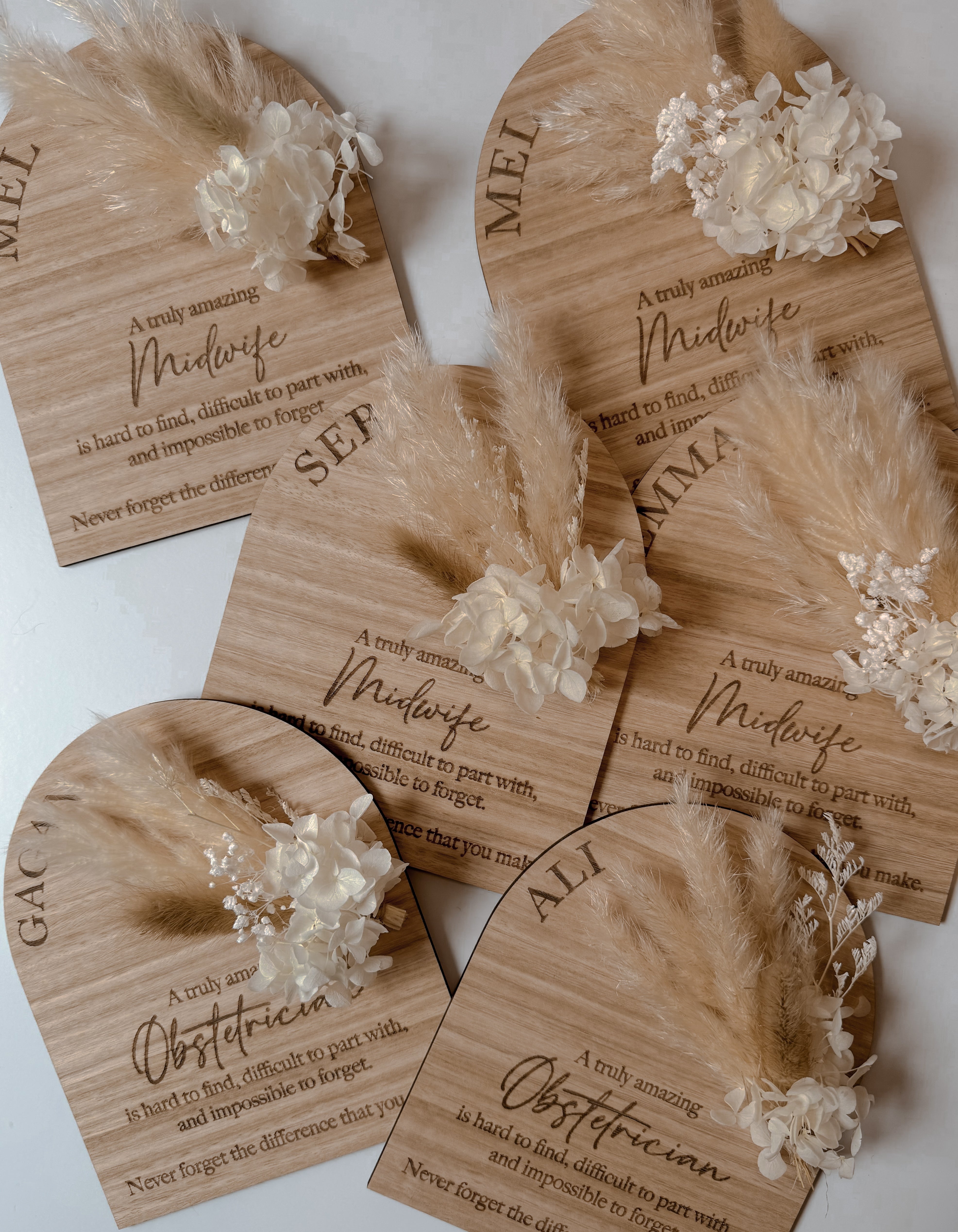 Dried floral wooden plaque with acrylic and/or laser engraved text or name, either arch or round shape, with dried preserved flowers tied to the plaque. Perfect for baby birth announcements or personalised gifts or keepsakes. Midwife gift - doctor gift