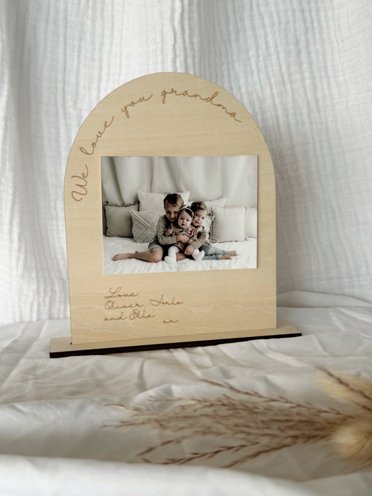 Wooden arch photo display without vase
